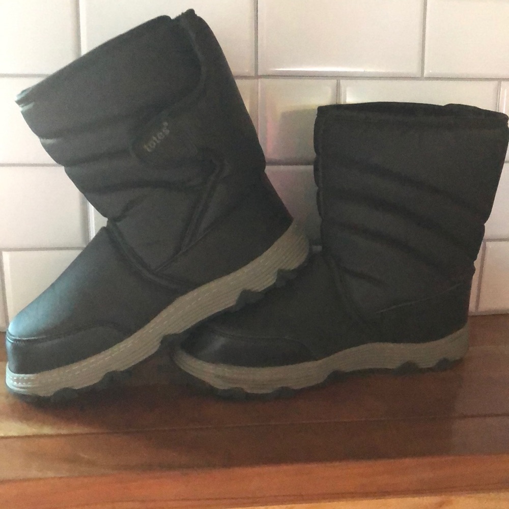 Snow boots